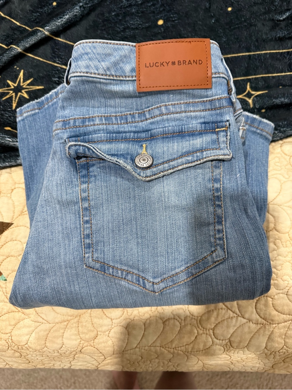 Lucky brand low rise flare 10r like new